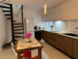 Maison Cosy avec rooftop et BBQ - Roquette