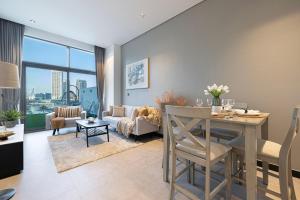 Gorgeous 1 BR in Business Bay with Huge Terrace