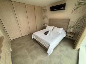 En el Rodadero, Hermoso y moderno Loft con Piscinas, vista al Mar, cerca de la Playa