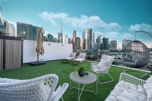 Gorgeous 1 BR in Business Bay with Huge Terrace