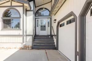 Le Serenity Cabin, Hot Tub, Game Room Pool Table