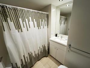 Depto Pablo - Depto Edificio Royal Park Zona La Perla Con Vista al Mar y Amenities Para 4 PAX - Hola Sur