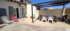 Maisons de vacances Gite Rouge a la mer climatisation dans toutes les pieces : photos des chambres