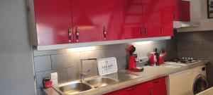 Maisons de vacances Gite Rouge a la mer climatisation dans toutes les pieces : photos des chambres