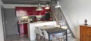 Maisons de vacances Gite Rouge a la mer climatisation dans toutes les pieces : photos des chambres