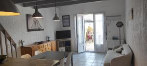 Maisons de vacances Gite Rouge a la mer climatisation dans toutes les pieces : photos des chambres