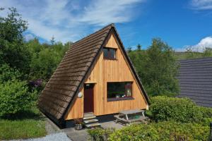 1 Bedroom Cabin with Mountain & Loch Views - Quiet Location between Glencoe & Ben Nevis