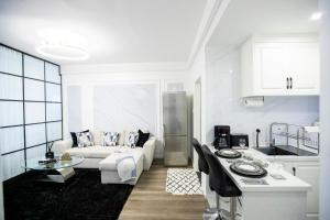 Luxe Hideout , Gym, Pool & Skyline CityViews