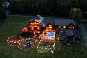 5BR Lux Cabin w HotTub Sauna Pool FirePit GameRoom