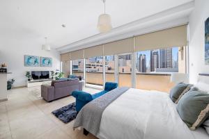 Elegant Studio with Burj Khalifa Skyline Views