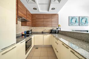 Elegant Studio with Burj Khalifa Skyline Views