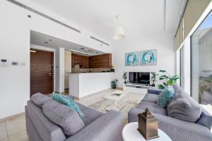 Elegant Studio with Burj Khalifa Skyline Views