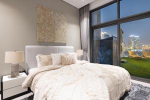 Gorgeous 1 BR in Business Bay with Huge Terrace