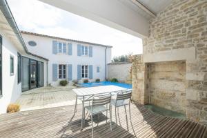 Villas Maison familiale avec piscine – A 100m du port de La Flotte : photos des chambres