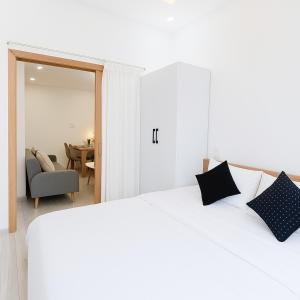 Louis Luxury Apartment & Hotel