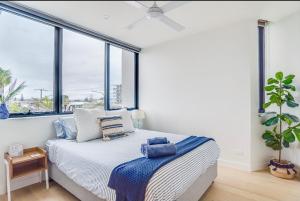 Luxury Palm Beach Getaway