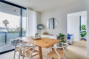 Luxury Palm Beach Getaway