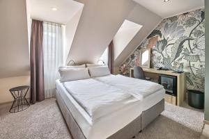 Standard Double Room with River View room in Hotel Germania