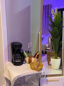 شقة حديثة تقع بالقرب من البوليفارد والاماكن التجارية والسياحية خلف الهارتيز والغنيم اسكوير