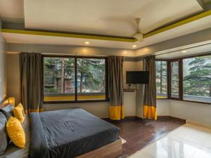 The Hosteller Mcleodganj, Mall Road