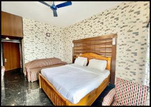 Swimming Pool, Garden and Private Sea Beach HOTEL VI, PURI, fully Air Conditioned Rooms And BREAKFAST, Wifi & Restaurant And Parking - BEST HOTEL IN PURI