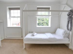 Pass the Keys Stylish House With Balcony Close To AO Arena