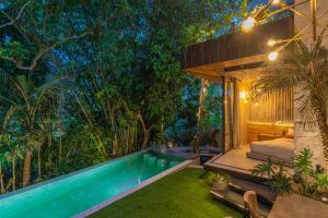House Terra - 5BR Tropical Pool Villa in Pererenan