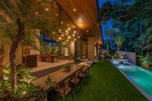 House Terra - 5BR Tropical Pool Villa in Pererenan