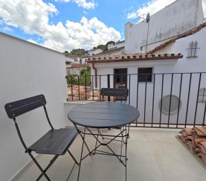 Casa rural en Montejaque con patio andaluz, chimenea y sala multiusos