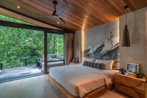 House Terra - 5BR Tropical Pool Villa in Pererenan