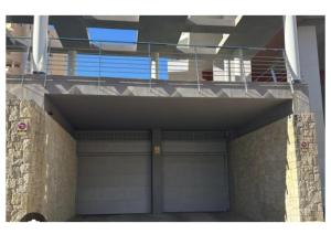 Modern & Sunny Studio