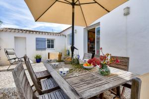 Maisons de vacances Piscine chauffee 800 m de la plage villa pour 8 : photos des chambres