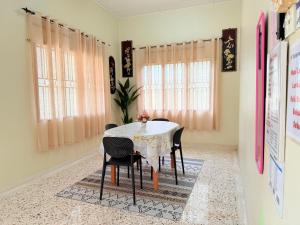 Bella Homestay Budget Ayer Keroh - 4 Bedrooms, 15 minutes to town