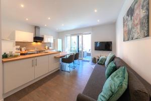 Apartment Sebastian - Elegantes Domizil mit Stegzugang, Terrasse & Altstadtnähe