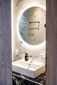 Vintage Road Apartment in Piraeus