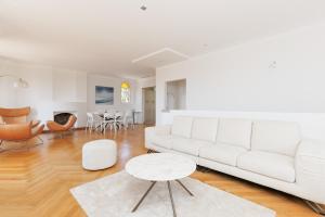 Immogroom - Luxury Villa with Swimming Pool in City Center