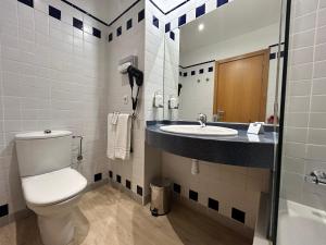 Standard Room with Two Single Beds room in Holiday Inn Express Ciudad de las Ciencias an IHG Hotel