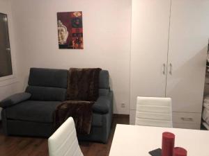 LP 605 by CONFORTSKY