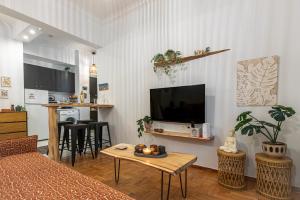 Cozy Apartment in Exarchia, Walk to Athens Museum