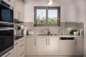 Villa Kamaria with Private Pool and Sea View, by ZanteWize