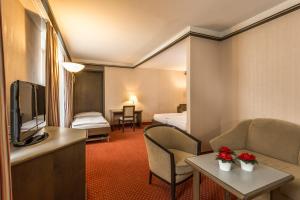 Triple Room room in Hotel Monopol Luzern