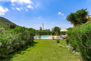 Villa Saige , piscina con idromassaggio img2