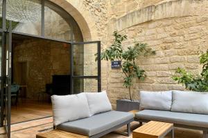 Maisons de vacances La Maison de la Place - Charming house with swimming pool & exposed stone : photos des chambres
