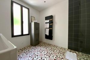 Maisons de vacances La Maison de la Place - Charming house with swimming pool & exposed stone : photos des chambres