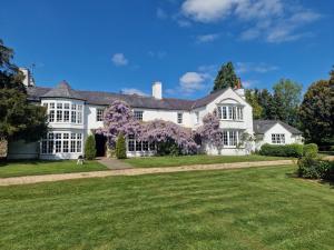 Double Room with Garden View room in Glyn Isa Country House B&B and self catering Lodge