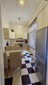 Center Royalty Apartment