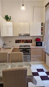 Center Royalty Apartment