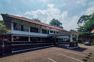 Urbanview near Pasir Angin Hotel