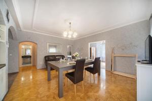 Deluxe Apartment Space and More