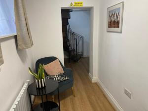 Slough - Sleeps 3 - PetFriendly - Riverside - Bay
